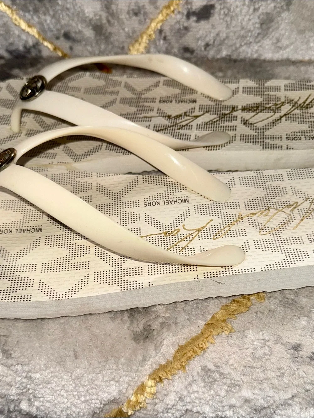 Michael Kors Cream Logo-Accent Flip Flops